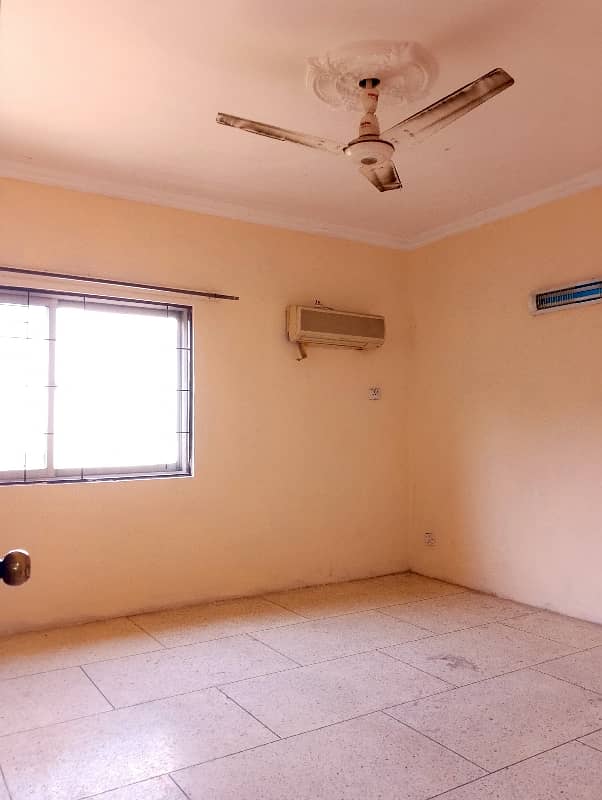 10 Marla Full House Available For Rent in Johar Town Near Canal Road Lahore 12