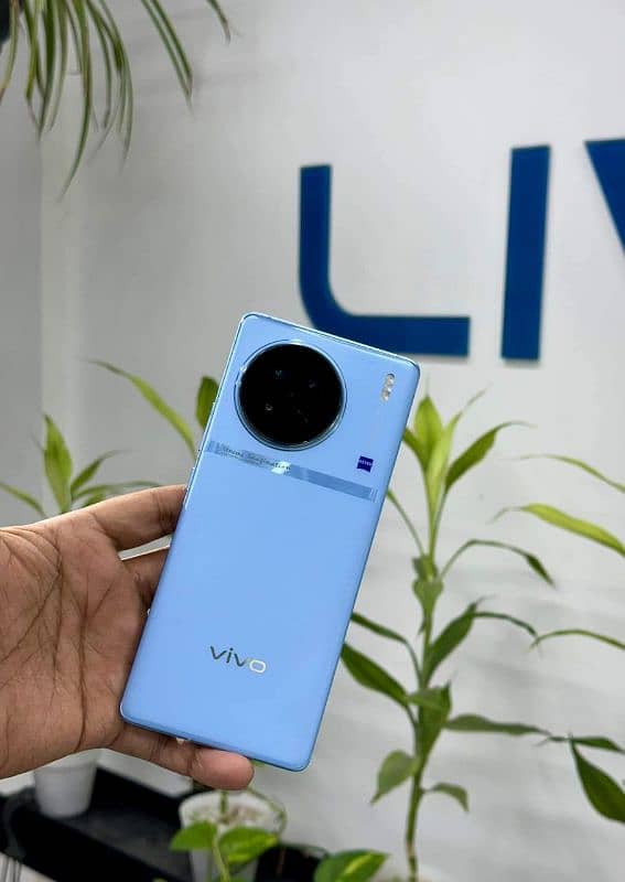 vivo x90 1