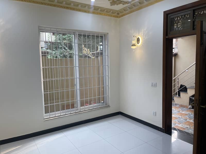 5 Marla Triple Storey House For Sale With 7 Bedrooms Near Emporium Mall And Canal Road 4