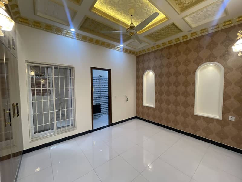 5 Marla Triple Storey House For Sale With 7 Bedrooms Near Emporium Mall And Canal Road 29