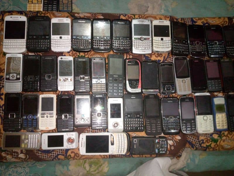 collection of nokia sony Ericsson Samsung and blackberry all ok phones 10