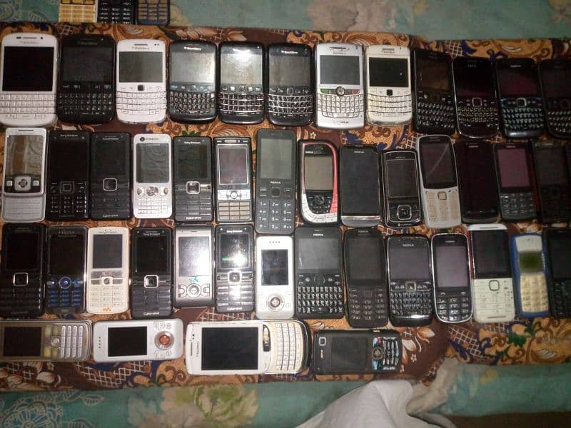 collection of nokia sony Ericsson Samsung and blackberry all ok phones 11