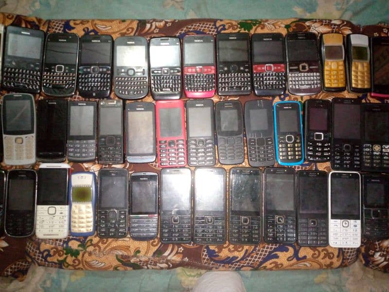 collection of nokia sony Ericsson Samsung and blackberry all ok phones 12