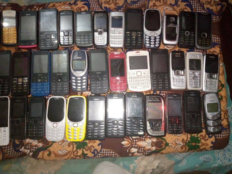 collection of nokia sony Ericsson Samsung and blackberry all ok phones 13