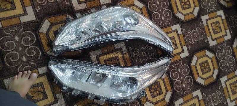 corolla yaris 2020 model head lights orignal 0