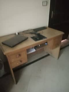 wooden solid table