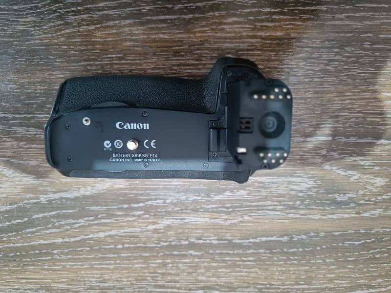 Canon BG-E14 Battery Grip for EOS 70D, 80D, 90D – Perfect Condition 1