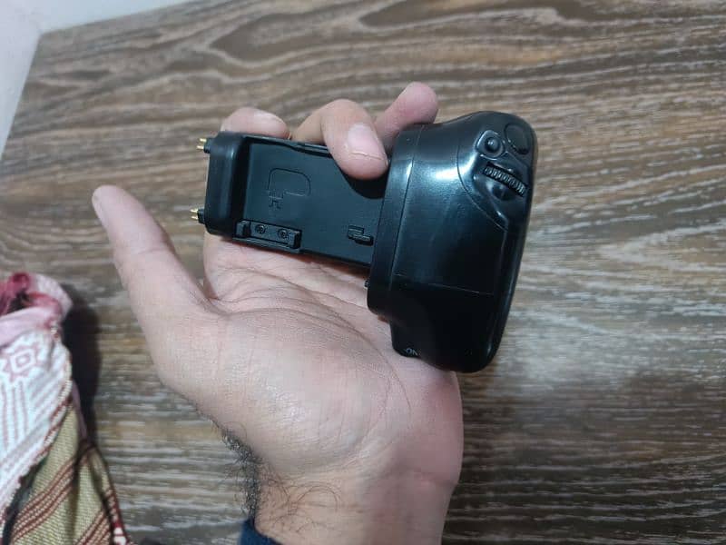 Canon BG-E14 Battery Grip for EOS 70D, 80D, 90D – Perfect Condition 3