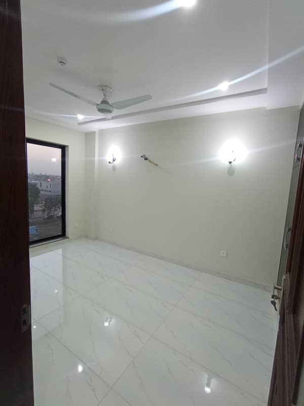 4 Marla Plaza 1st Floor Main Road Phase 6 FOR RENT DHA 1