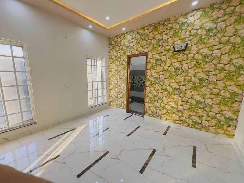 8 MARLA BRAND NEW HOUSE FOR SALE IN VERY REASONABLE PRICE 25