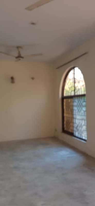 10 MARLA BEST LOCATION AVAILABLE FOR SALE IN NASHEMAN E IQBAL PHASE 1 10