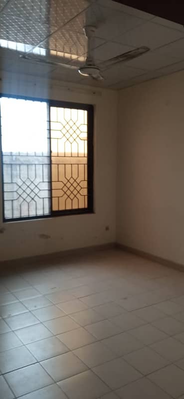 10 MARLA BEST LOCATION AVAILABLE FOR SALE IN NASHEMAN E IQBAL PHASE 1 12