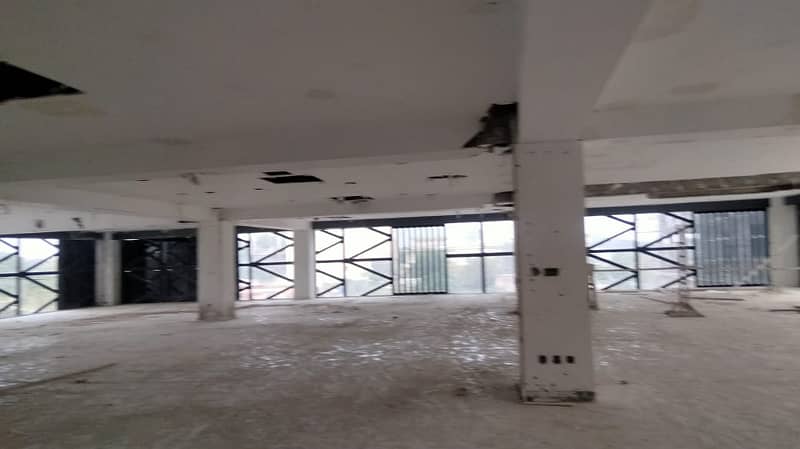 F-11 MARKAZ 8000 SQ. FEET GROUND FLOOR BEST FOR BANKS SHOWROOMS AND EXECTIVE OFFICES 0