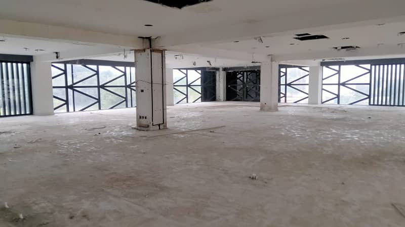 F-11 MARKAZ 8000 SQ. FEET GROUND FLOOR BEST FOR BANKS SHOWROOMS AND EXECTIVE OFFICES 5