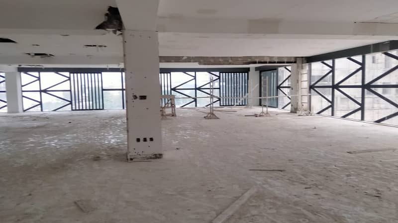 F-11 MARKAZ 8000 SQ. FEET GROUND FLOOR BEST FOR BANKS SHOWROOMS AND EXECTIVE OFFICES 8