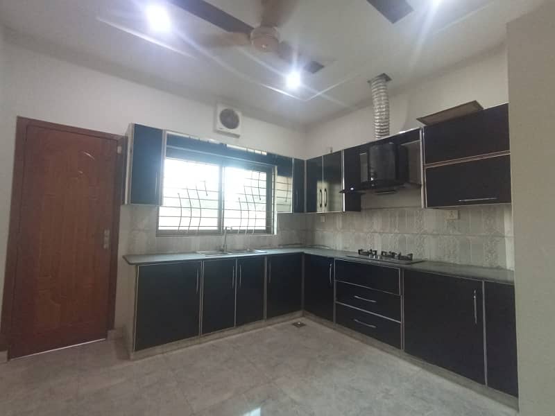 10 Marla 3 Bed House For Sale In Talha Block Bahria Town Lahore 4