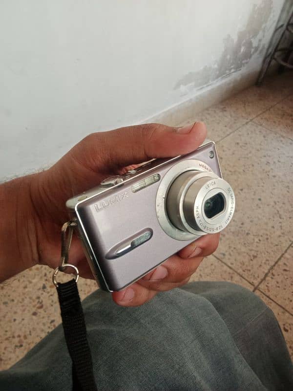 acha camera hain use ma hain for sell 1