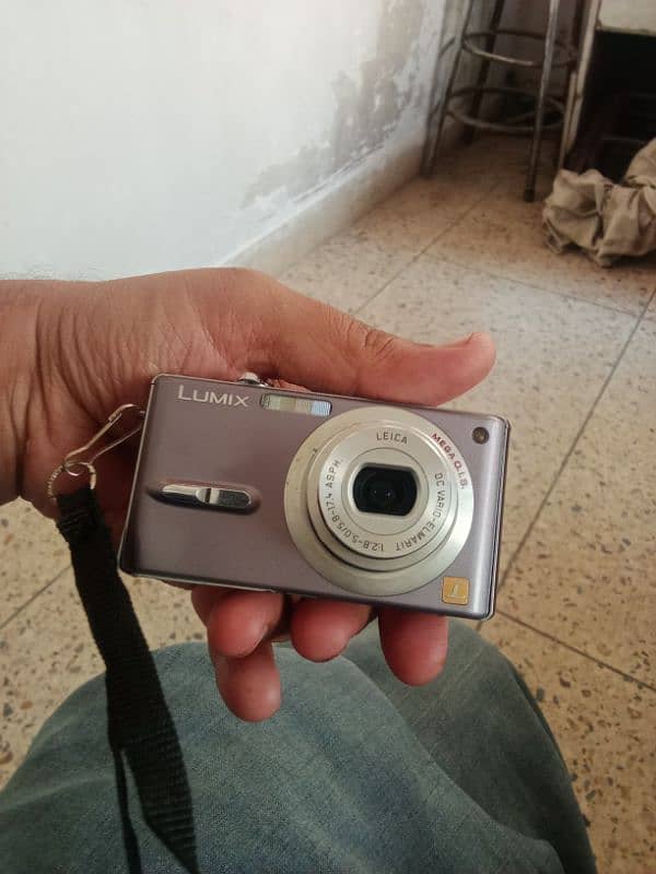 acha camera hain use ma hain for sell 5