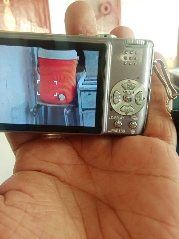 acha camera hain use ma hain for sell 6