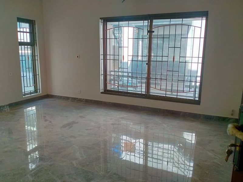 For Sale Elegant 890 Sq Yards (8,010 Sq. Feet) House In F-7 4