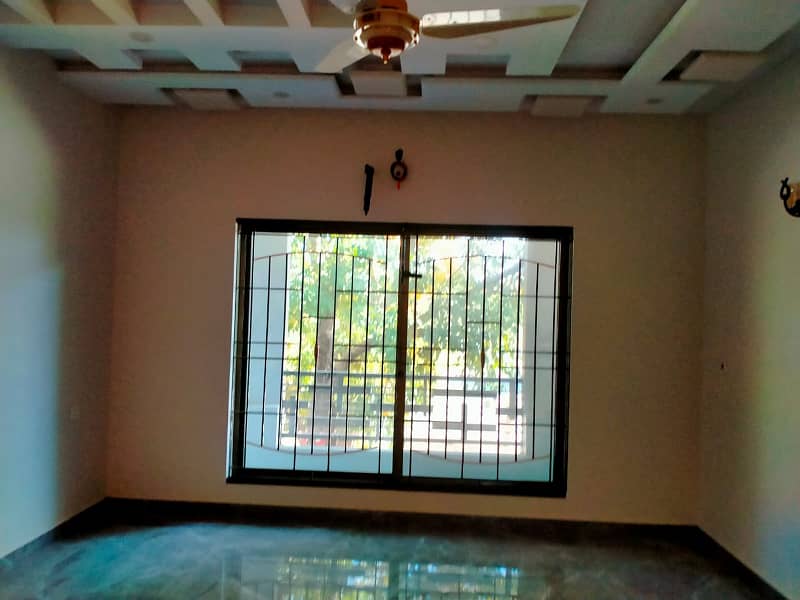 For Sale Elegant 890 Sq Yards (8,010 Sq. Feet) House In F-7 9