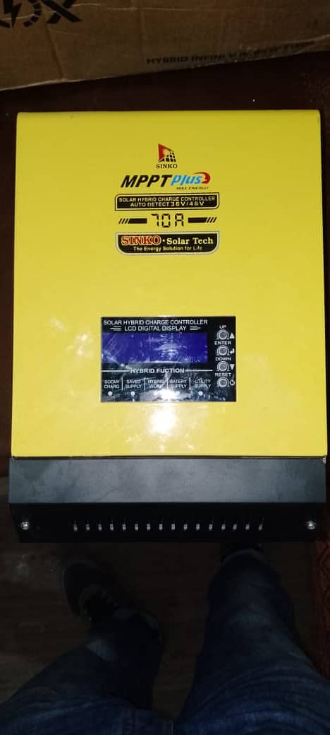 MPPT SINKO SOLAR TECH 70Amp with warranty 48W for 4 batteries. 1