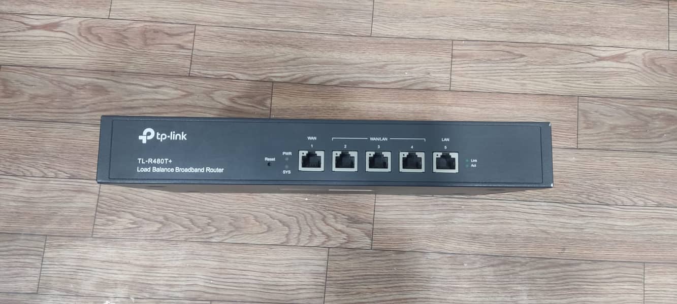 tp-link TL-R480T+ Load Balance Broadban Router. 1