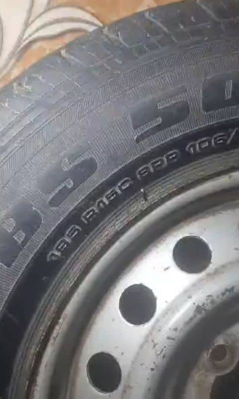 Used Tubeless Tyre for Hyundai Hiace 2