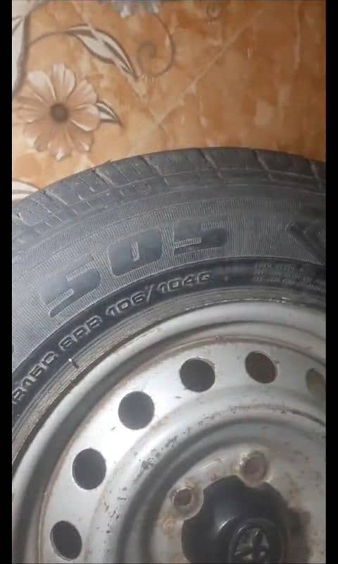 Used Tubeless Tyre for Hyundai Hiace 3