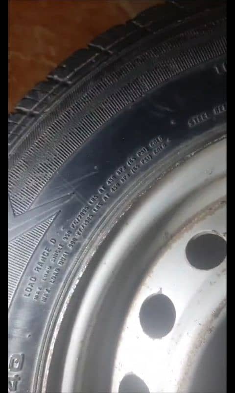 Used Tubeless Tyre for Hyundai Hiace 4