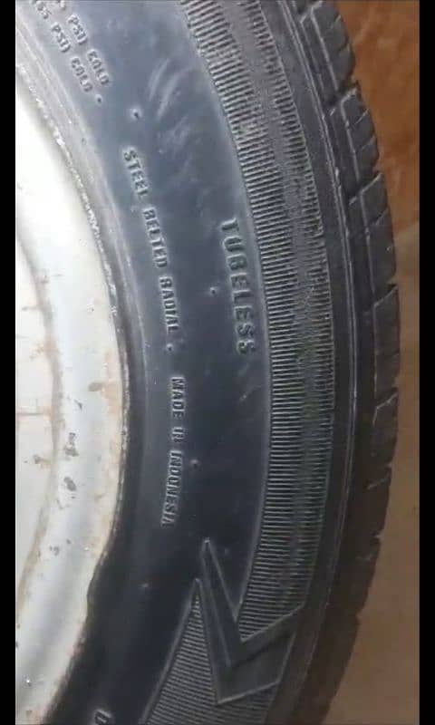 Used Tubeless Tyre for Hyundai Hiace 5