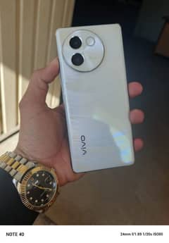 Vivo V30e