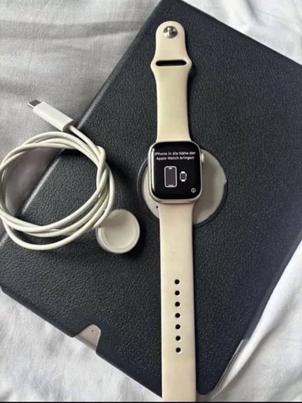 Apple watch serier 7 45 mm STARLITE 1