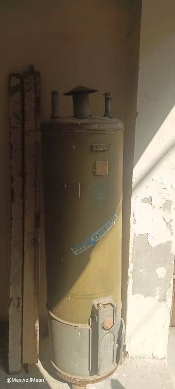 Gas Geyser in Working Condition 0