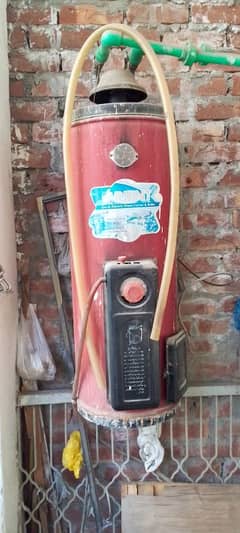 wall hanging Gas Geyser good condition