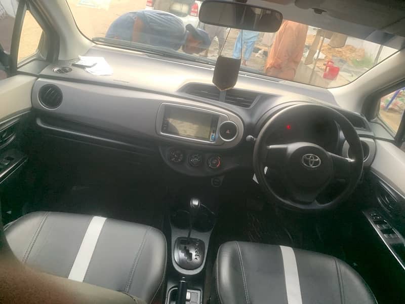 Toyota Vitz 2011 6