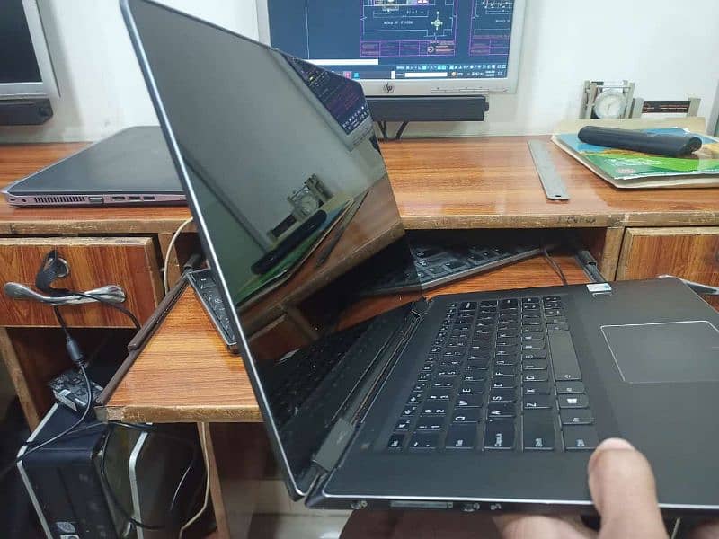 Laptop. hp yoga i5  7gen 8/256 6