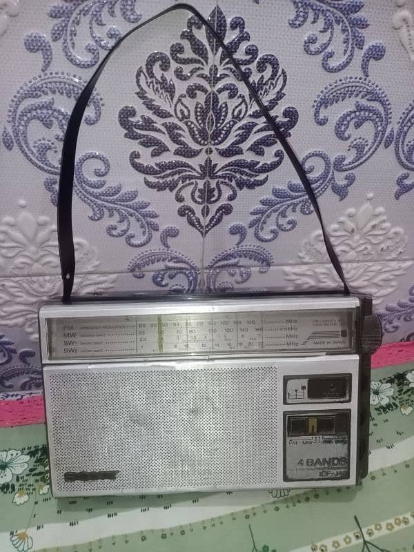 antique radio and vintage tape recorder 7