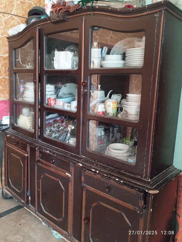 Showcase and dressing table for sale urgently 2