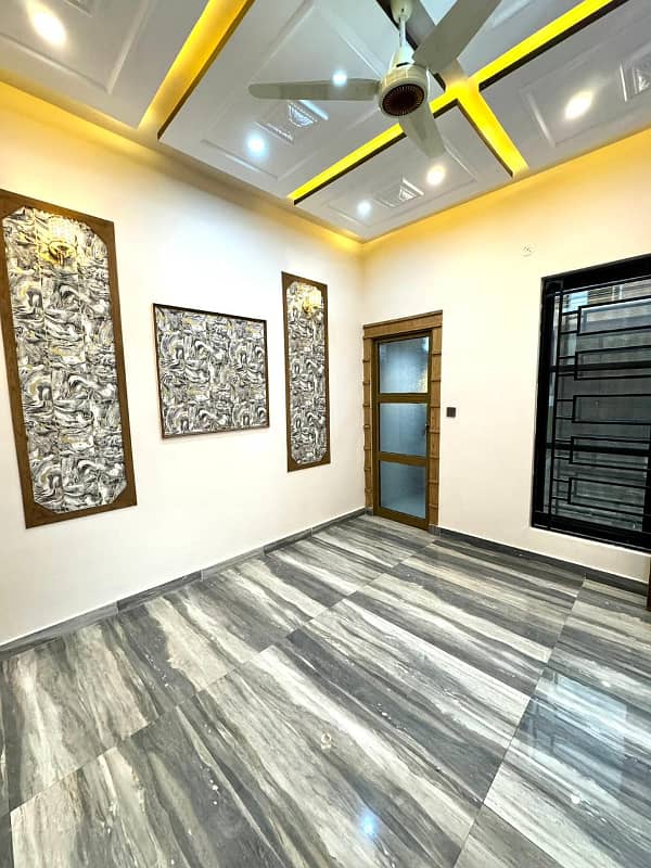 In Bahria Orchard Upper Portion For rent Sized 8 Marla 8