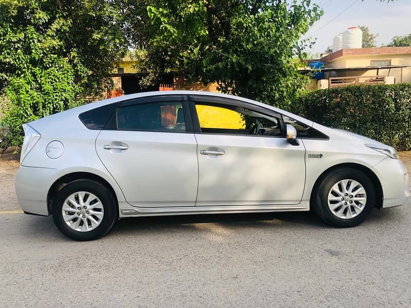 Toyota Prius 2014 Registered in 2017 9