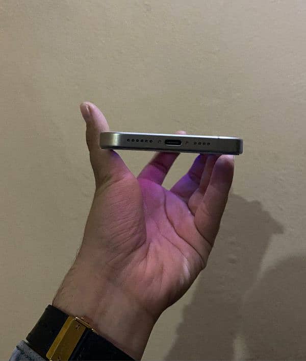 iPhone 15 Pro Max Natural Titanium 256GB 85% Factory Unlock Non PTA 6