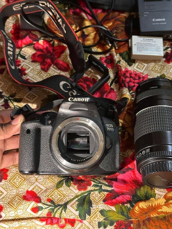 Canon camera 700D 2 lens hai sat all ok full Bake h 5