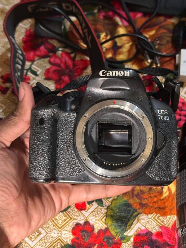 Canon camera 700D 2 lens hai sat all ok full Bake h 7