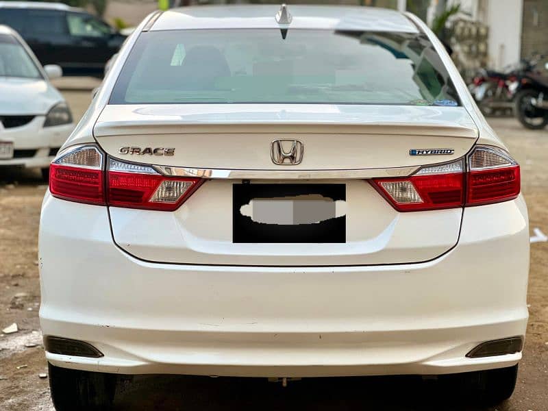 Honda Grace Hybrid 2015 Top of the line 3