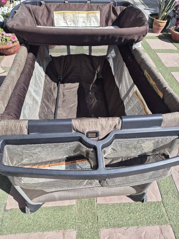 chicco cot in good condition 4