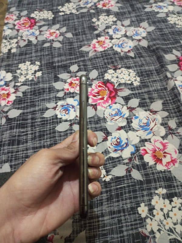 assalamualaikum Iphone x non pta contact number 03194085088 7