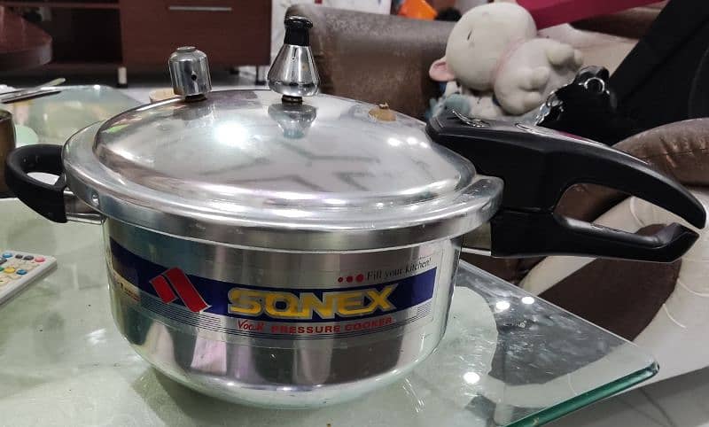 Sonex pressure cooker 7 liters 2