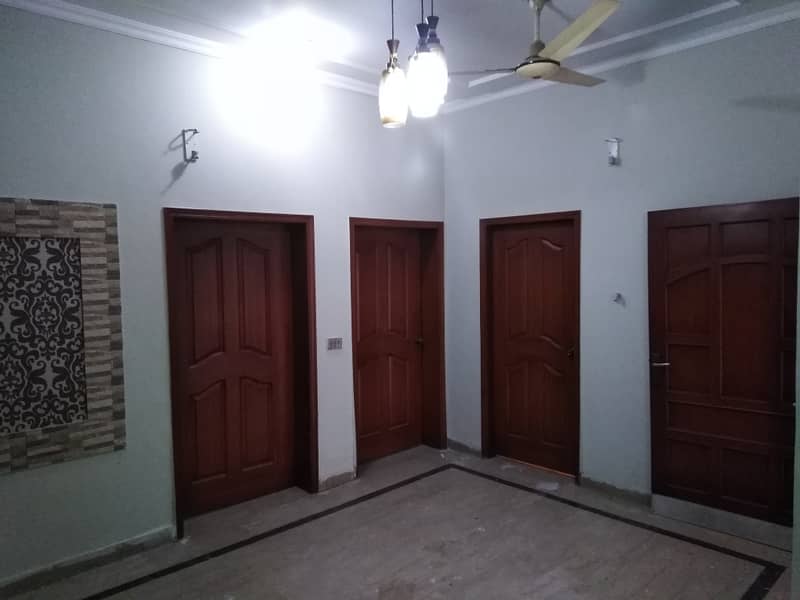 4 Kanal House For Rent Available On Good Location 4