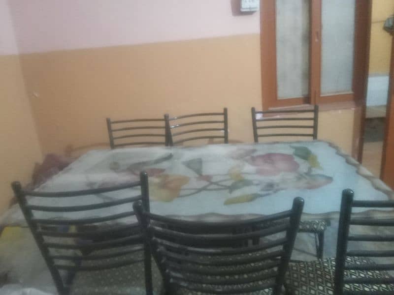 Glass Dining Table for sell 7